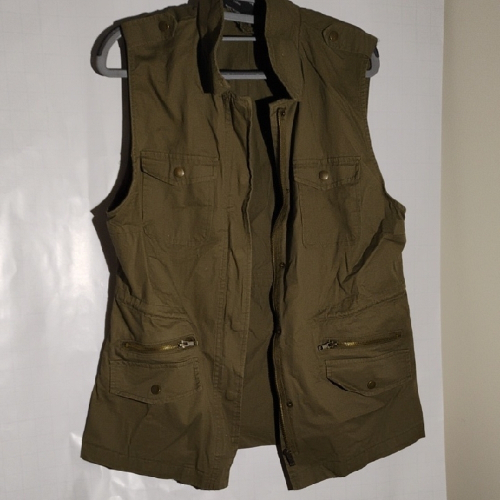 WOMEN'S Olive Green Utility VEST SIZE LARGE